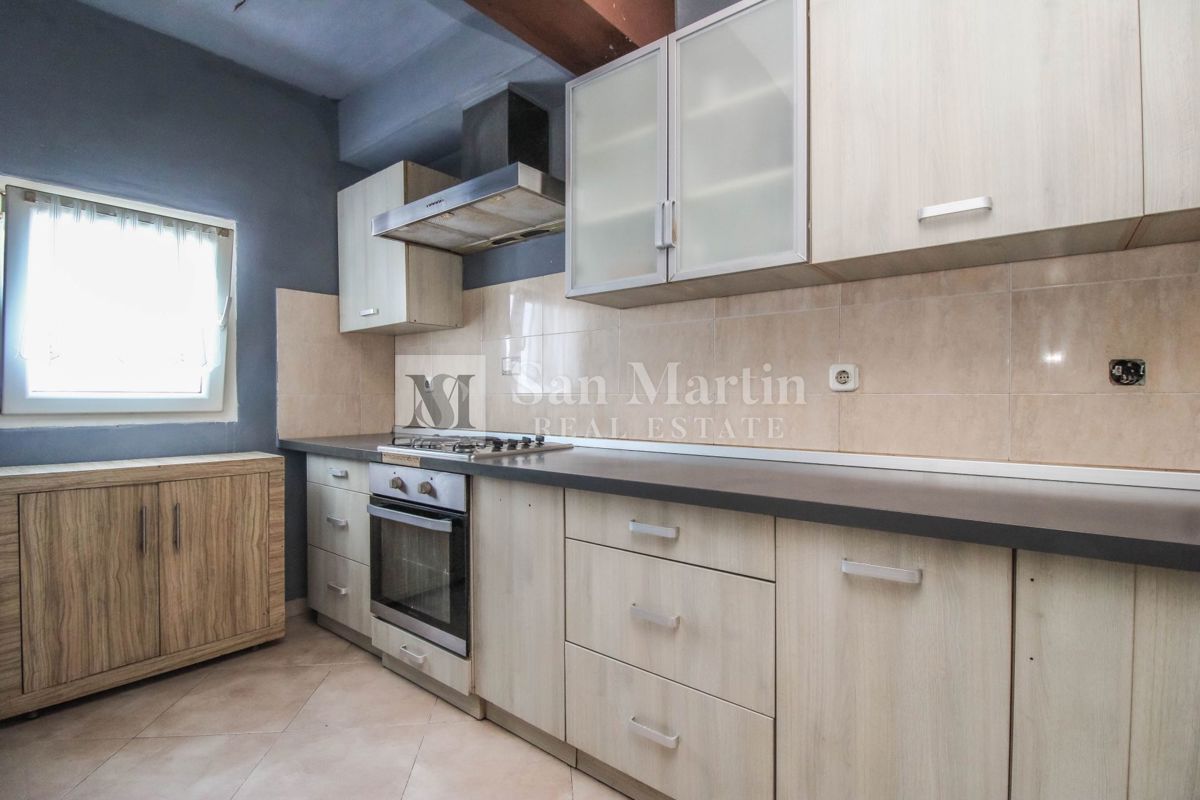 Poreč, center - prostorno stanovanje s pogledom na morje