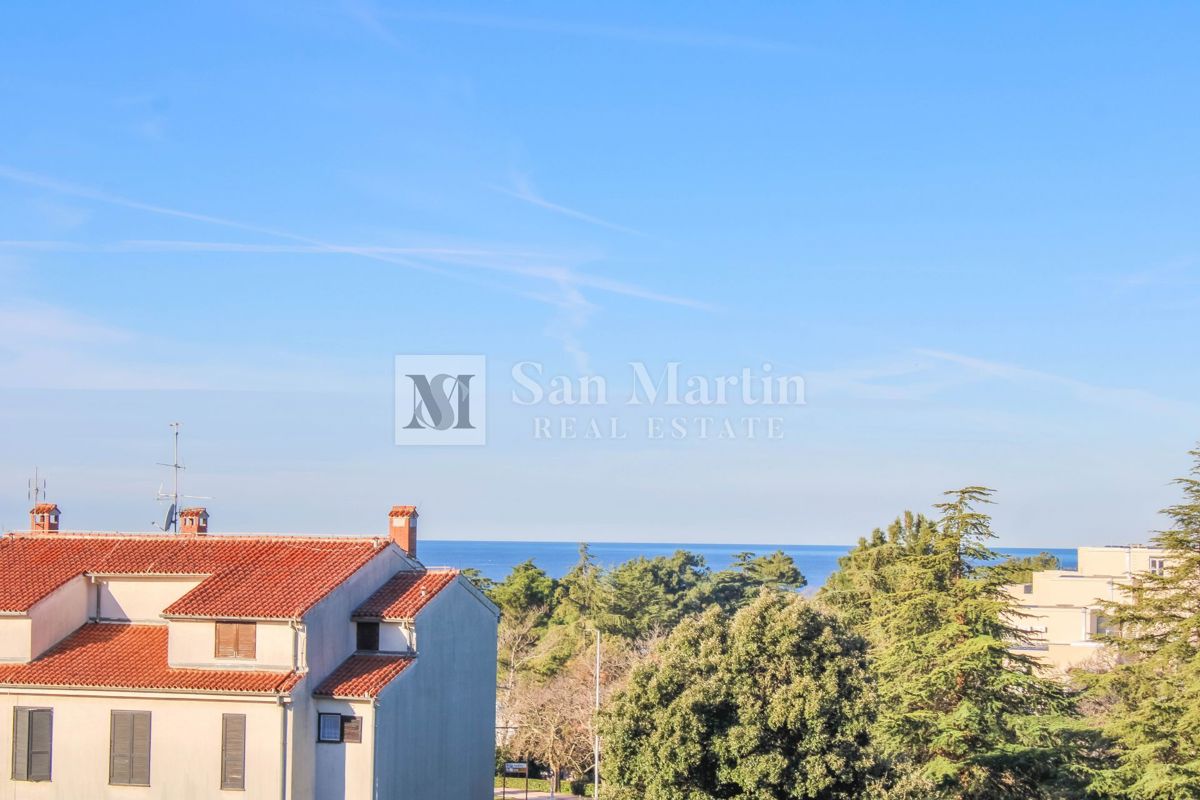 Poreč, center - prostorno stanovanje s pogledom na morje