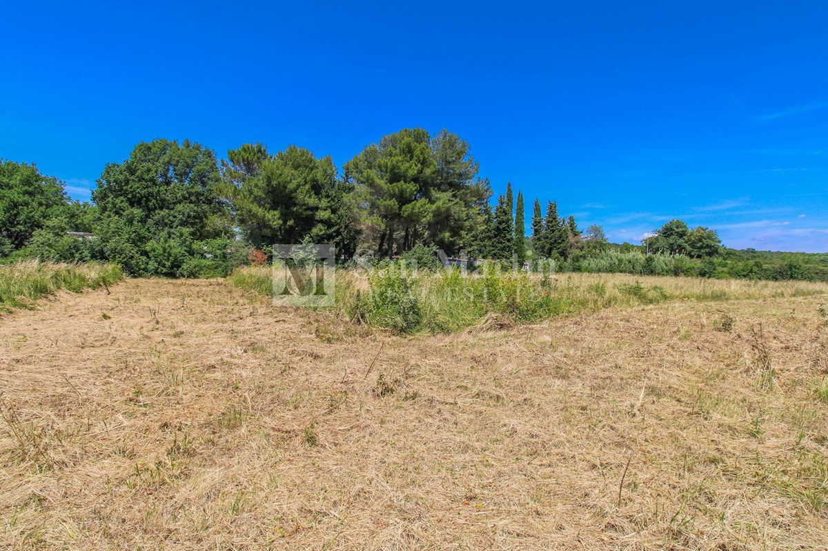 Poreč, okolica, zemljišče na odlični lokaciji, 300m od morja