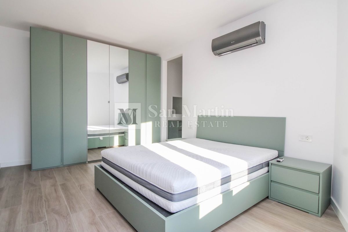 Poreč, moderno stanovanje v pritličju z vrtom.