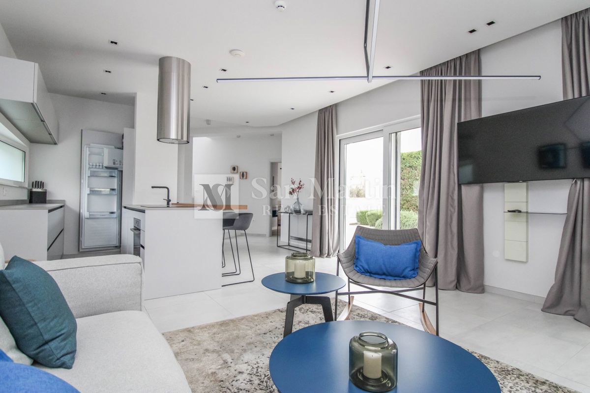 Poreč, okolica - čudovita hiša z bazenom v bližini morja