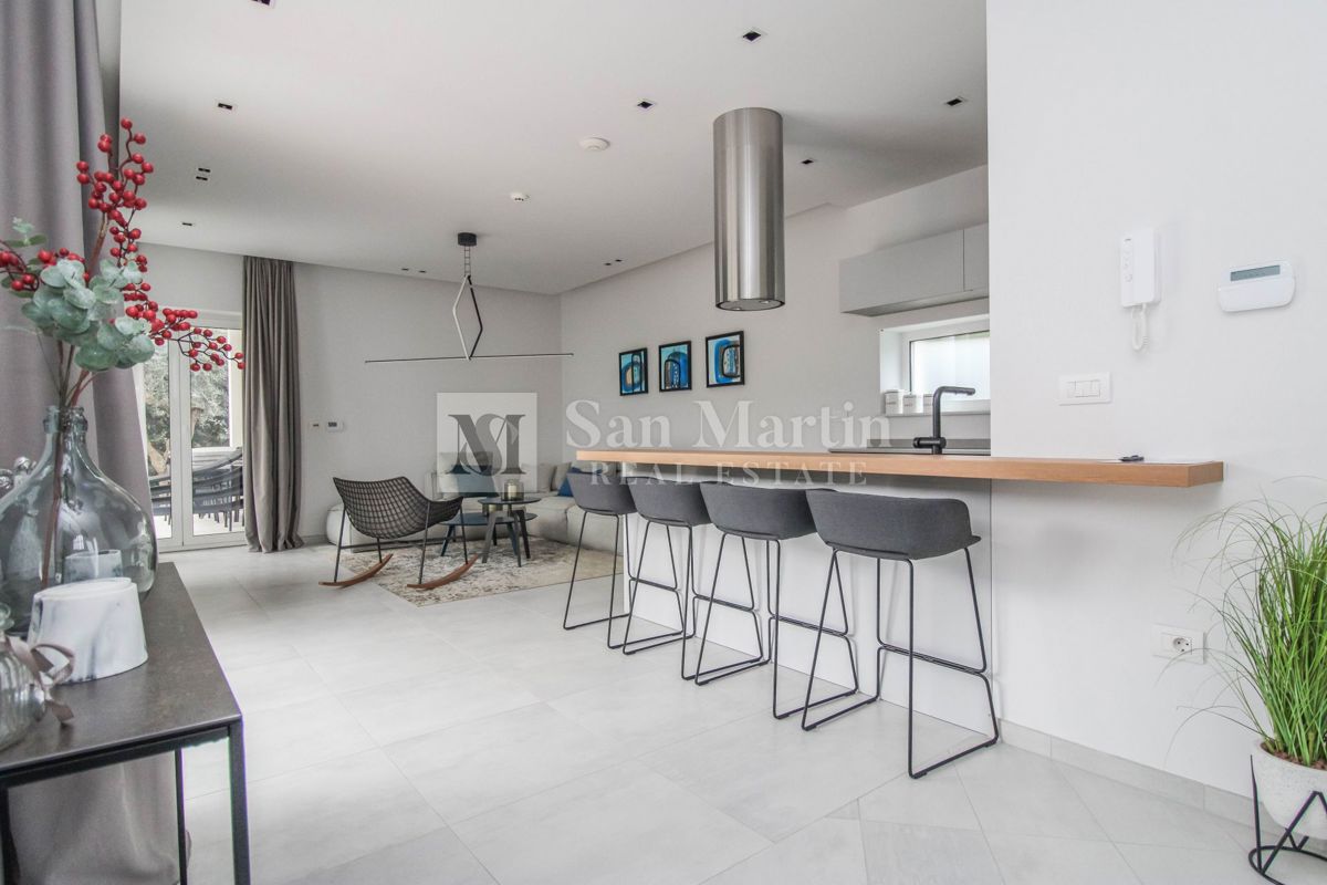 Poreč, okolica - čudovita hiša z bazenom v bližini morja