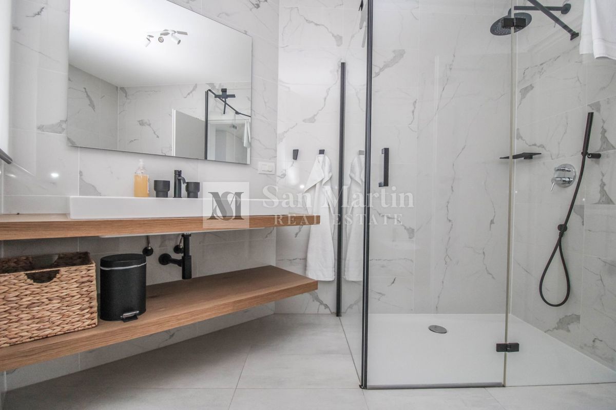 Poreč, okolica - čudovita hiša z bazenom v bližini morja