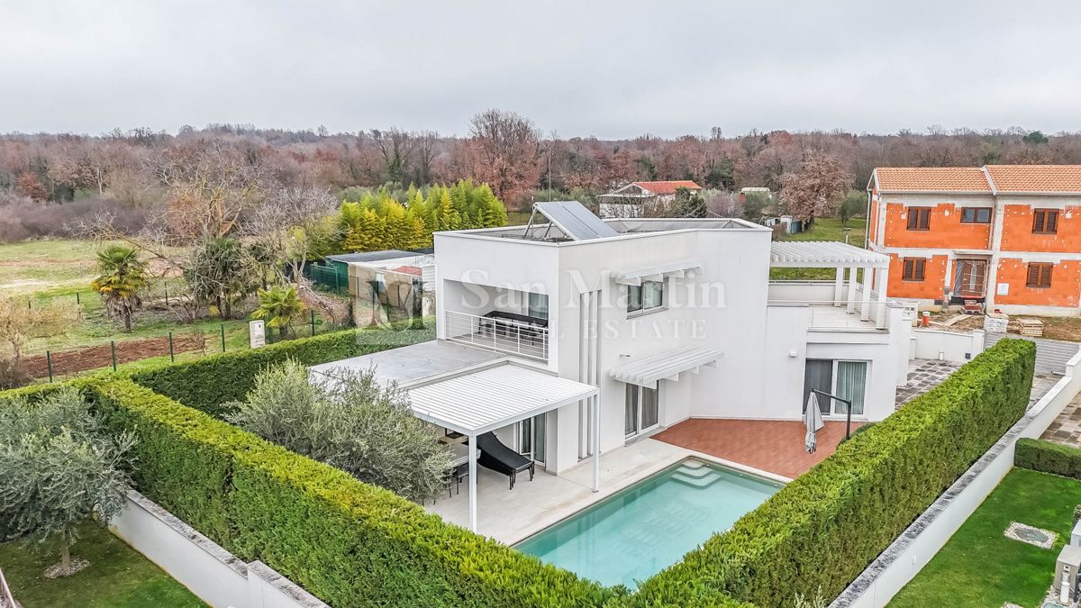 Poreč, okolica - čudovita hiša z bazenom v bližini morja