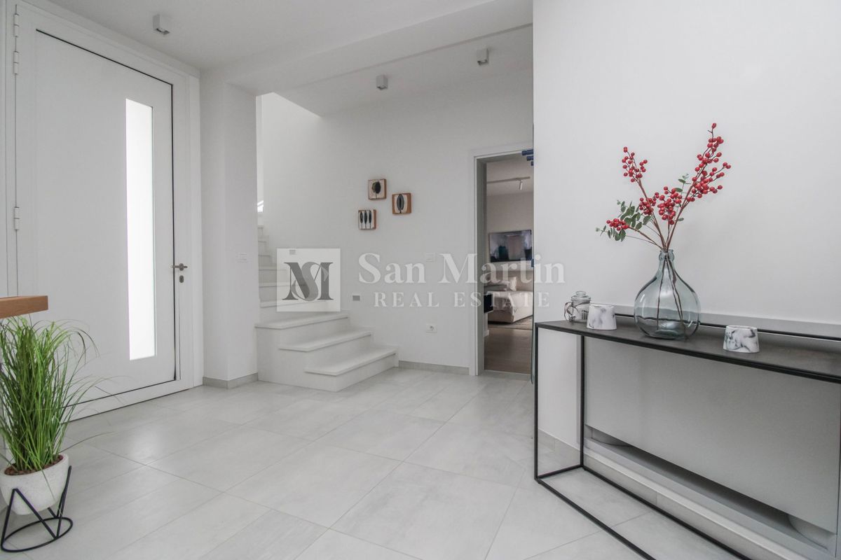 Poreč, okolica - čudovita hiša z bazenom v bližini morja