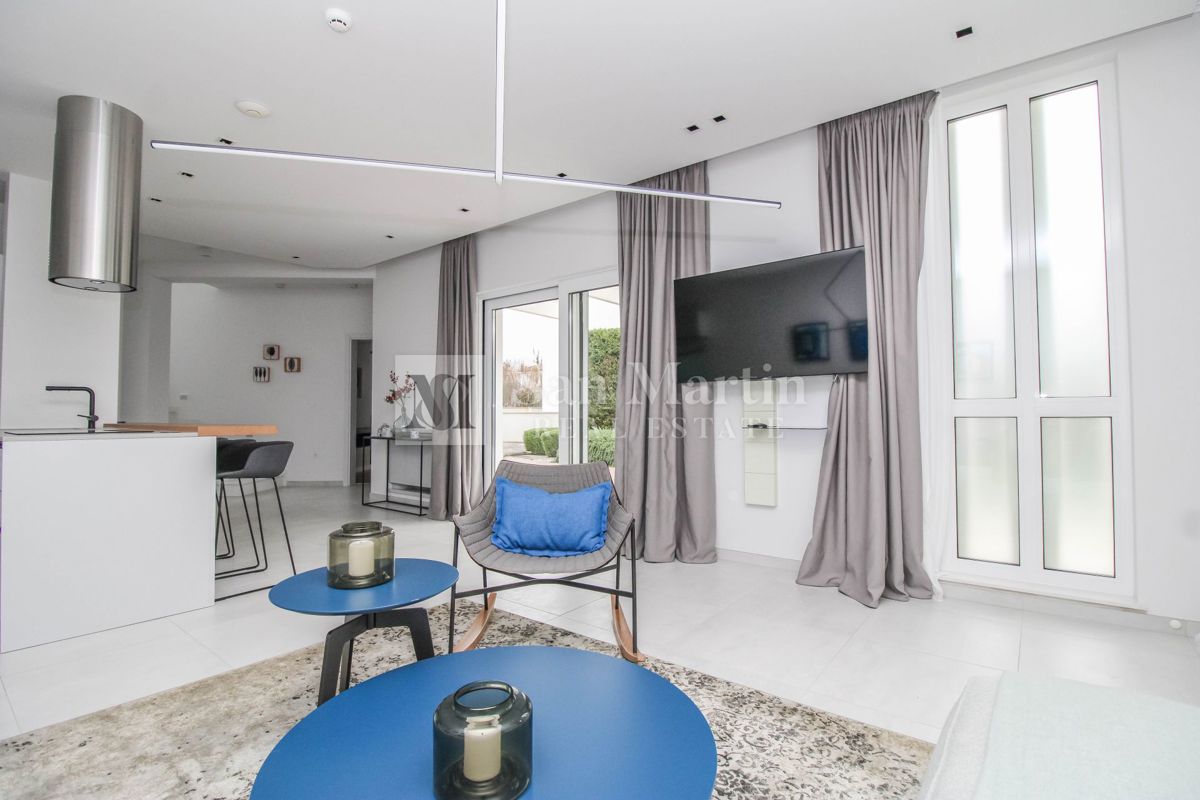 Poreč, okolica - čudovita hiša z bazenom v bližini morja