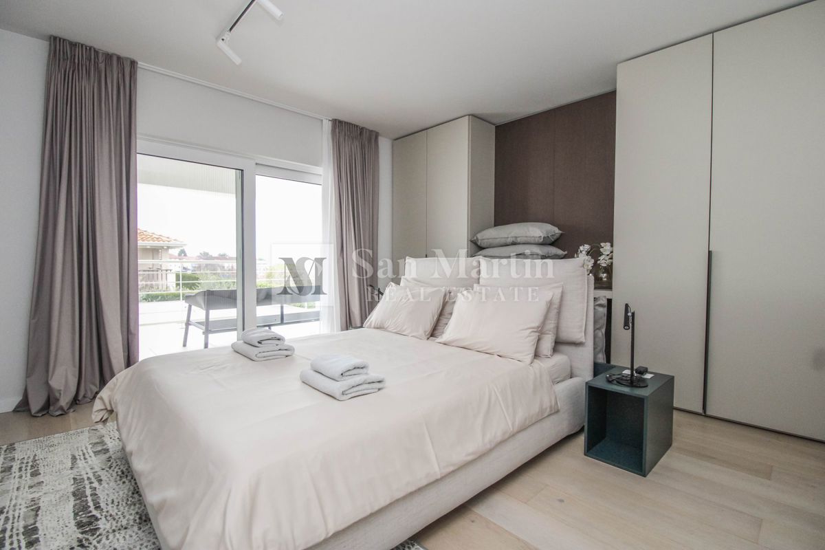 Poreč, okolica - čudovita hiša z bazenom v bližini morja