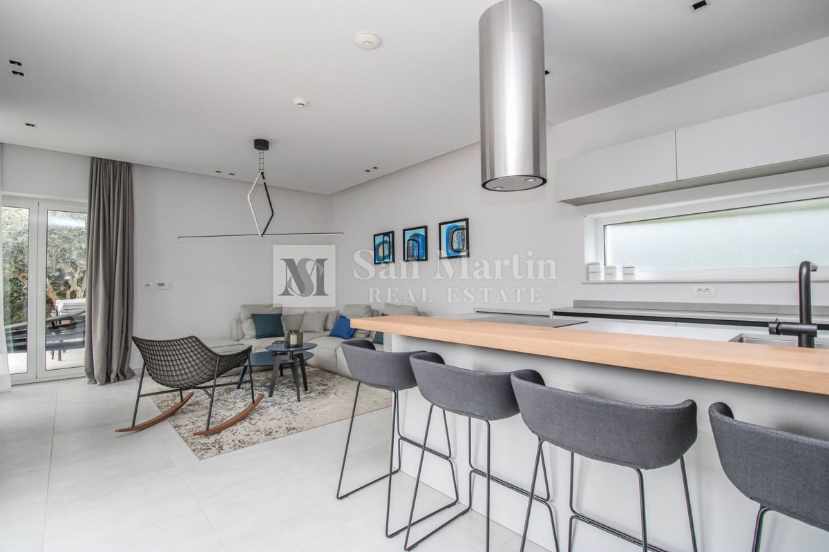 Poreč, okolica - čudovita hiša z bazenom v bližini morja