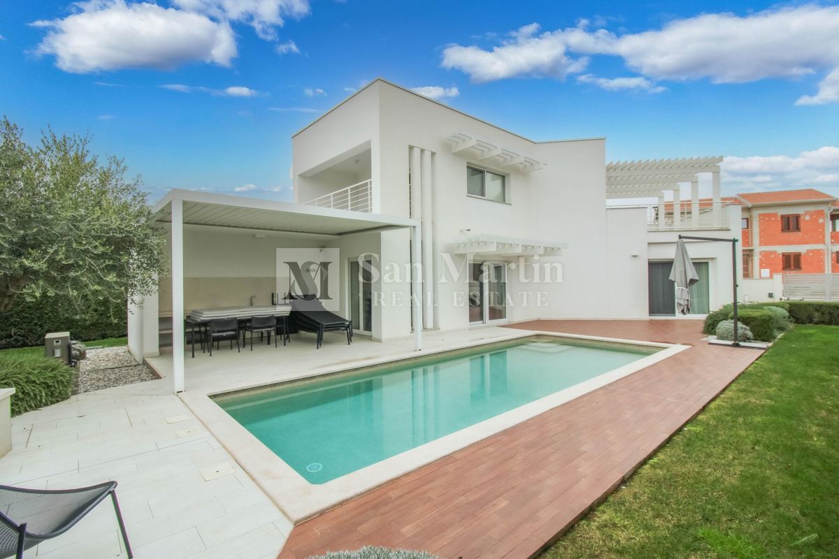 Poreč, okolica - čudovita hiša z bazenom v bližini morja