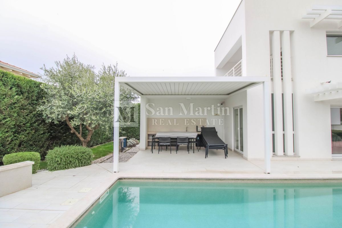 Poreč, okolica - čudovita hiša z bazenom v bližini morja