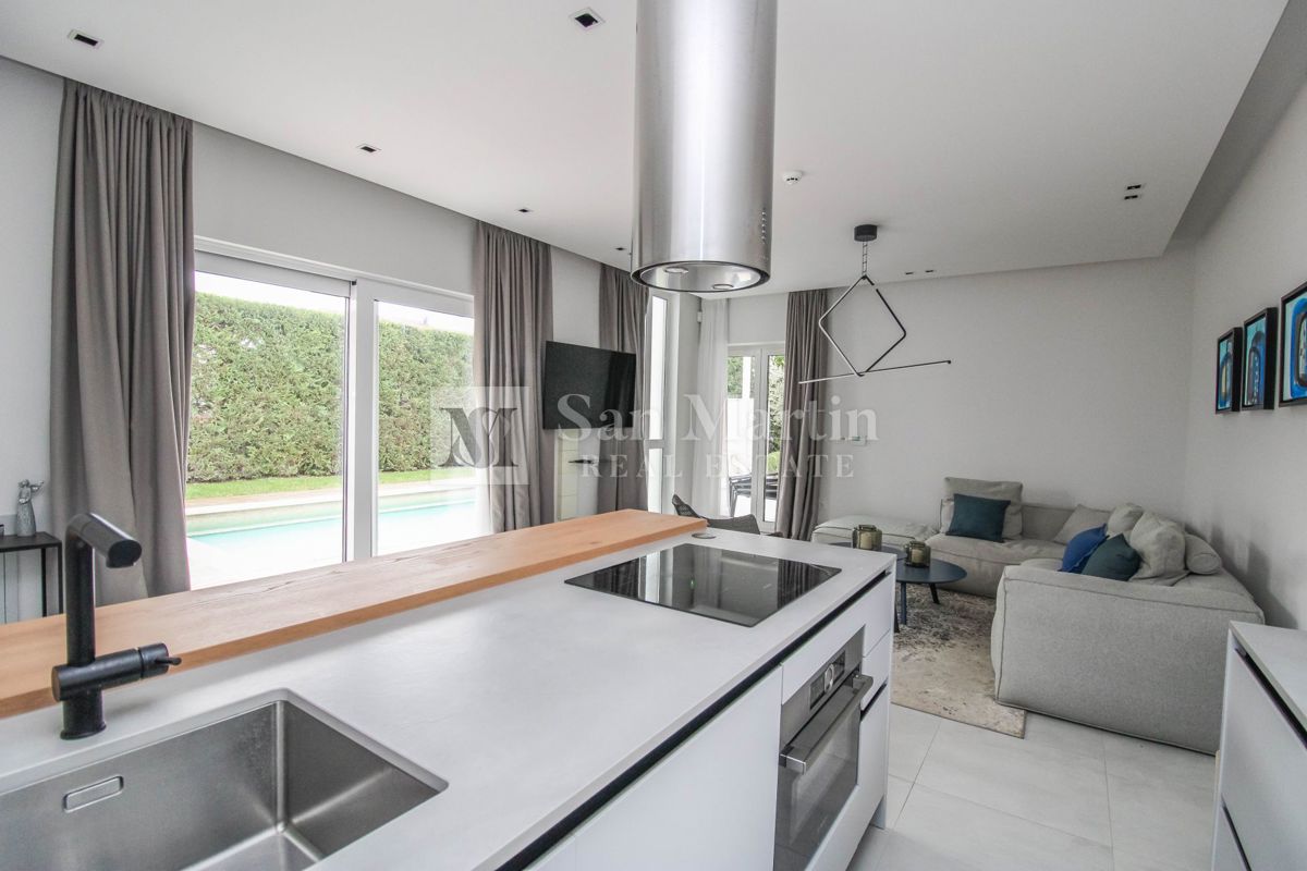 Poreč, okolica - čudovita hiša z bazenom v bližini morja