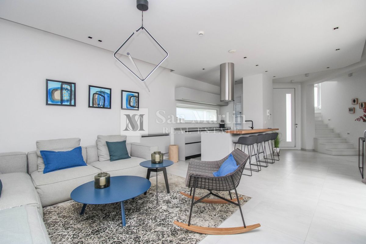 Poreč, okolica - čudovita hiša z bazenom v bližini morja