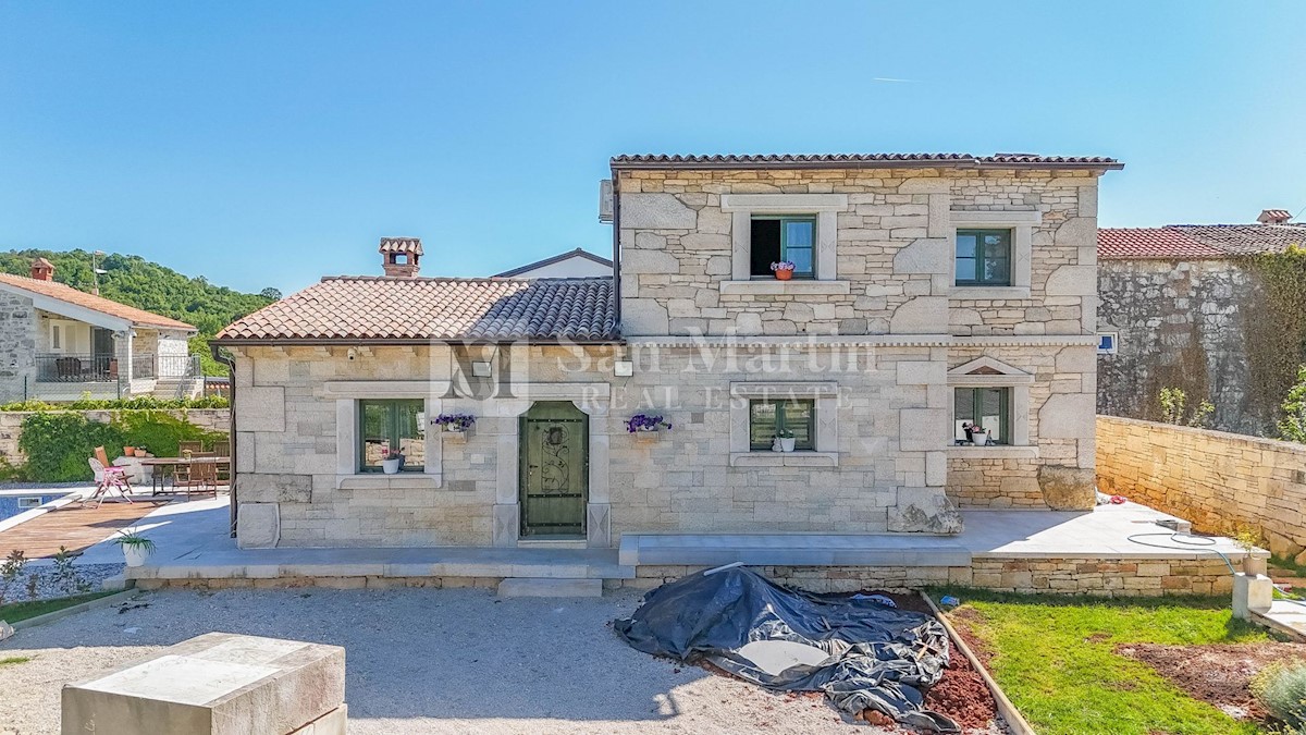 Poreč - lepa kamnita hiša z bazenom v bližini mesta