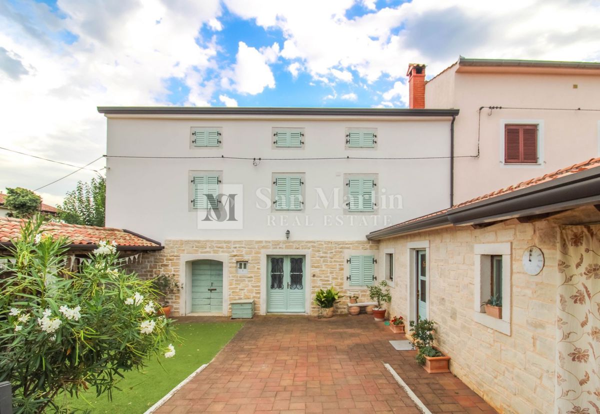 Poreč, okolica – čudovito prenovljena kamnita hiša s 4 spalnicami