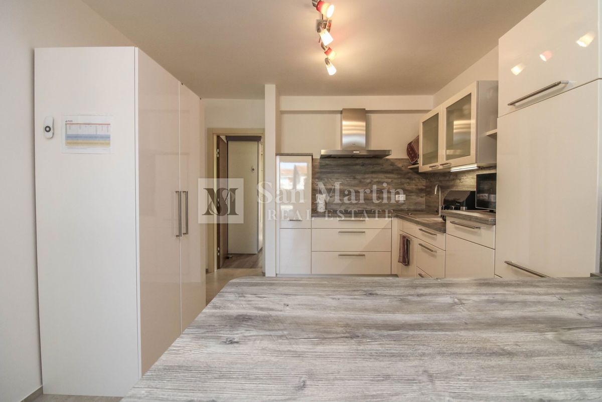 Poreč, okolica – lep, sodoben apartma z bazenom