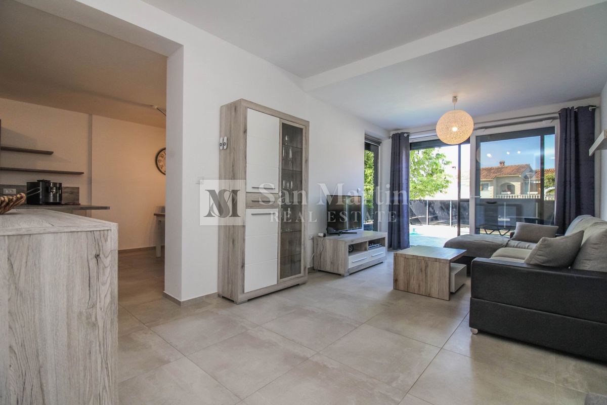 Poreč, okolica – lep, sodoben apartma z bazenom