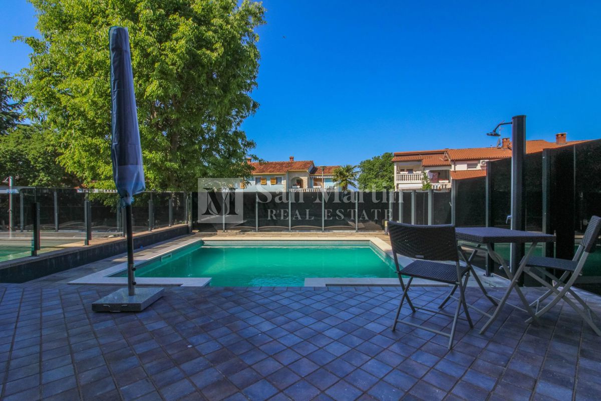 Poreč, okolica – lep, sodoben apartma z bazenom