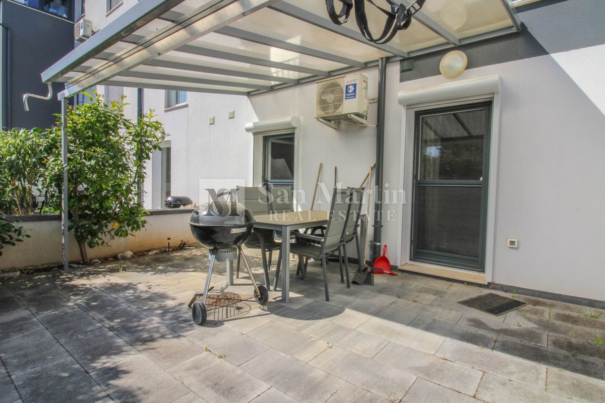 Poreč, okolica – lep, sodoben apartma z bazenom
