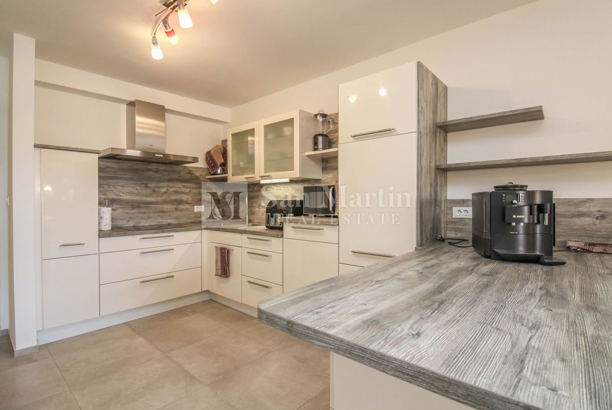 Poreč, okolica – lep, sodoben apartma z bazenom