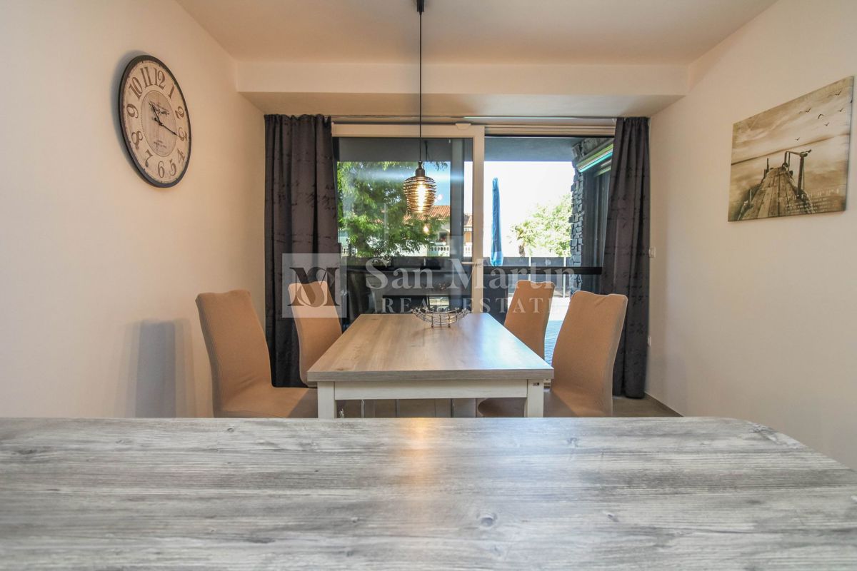 Poreč, okolica – lep, sodoben apartma z bazenom