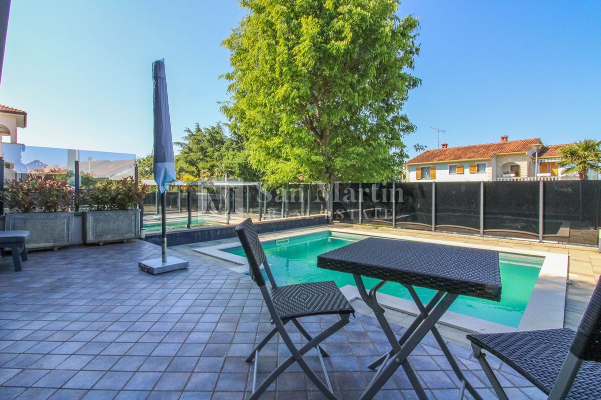 Poreč, okolica – lep, sodoben apartma z bazenom