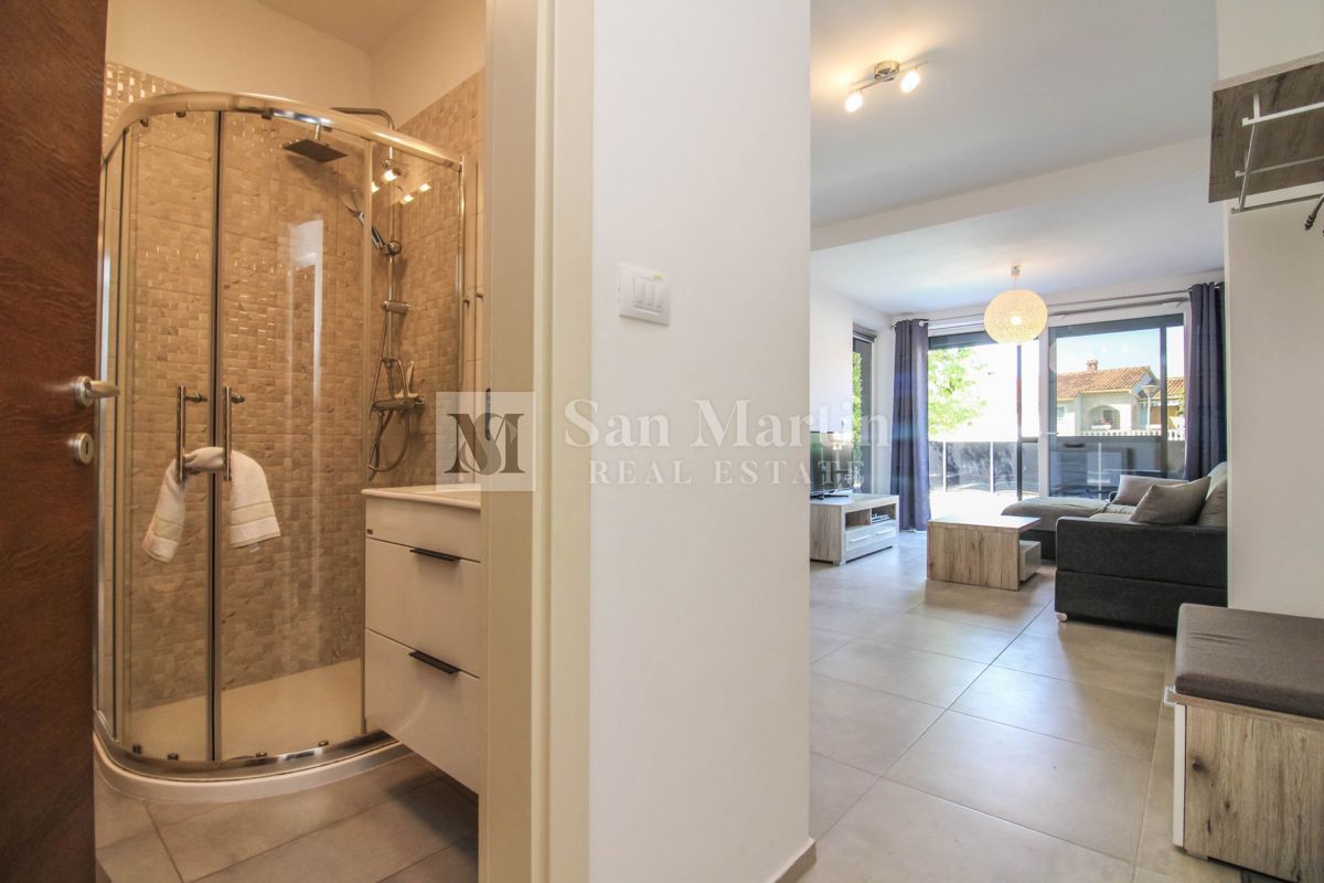 Poreč, okolica – lep, sodoben apartma z bazenom
