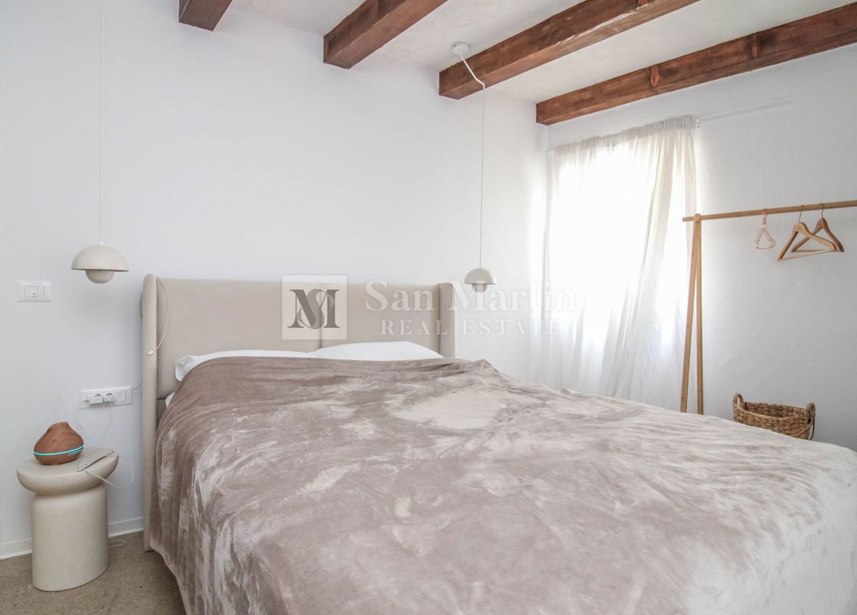 Poreč, kamnita hiša z bazenom in okolico