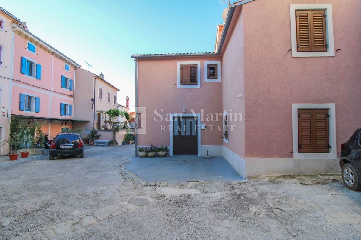 Poreč, okolica – očarljiva hiša v središču manjšega kraja