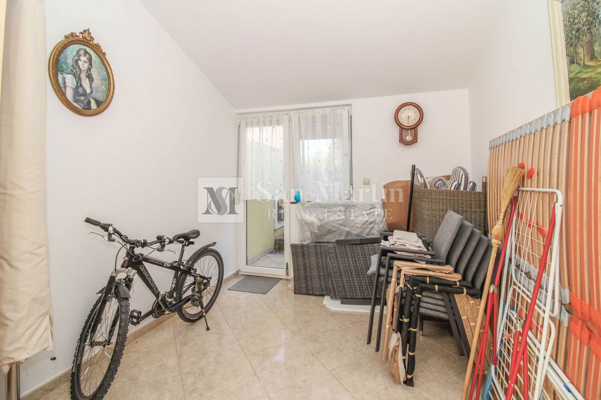 POREČ - Hiša z ločenim stanovanjem in gostilno