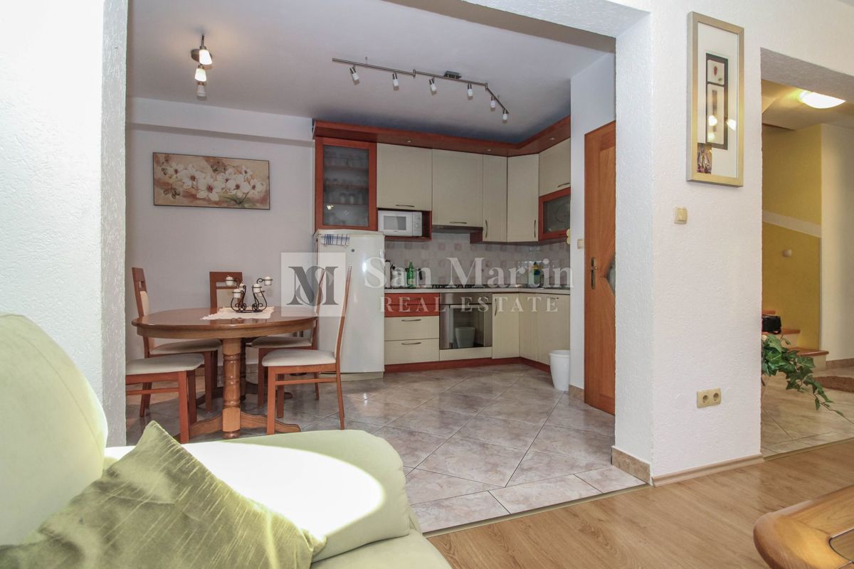 POREČ - Hiša z ločenim stanovanjem in gostilno