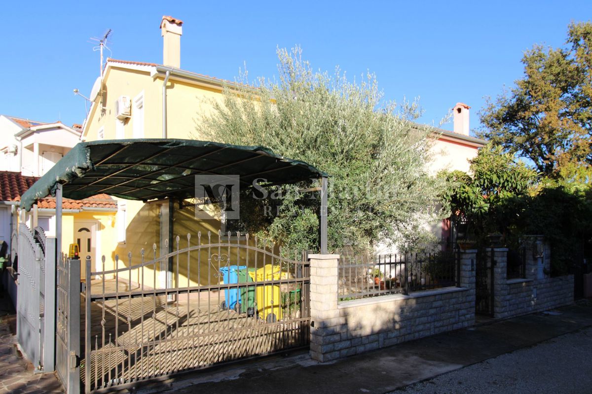 POREČ - Hiša z ločenim stanovanjem in gostilno