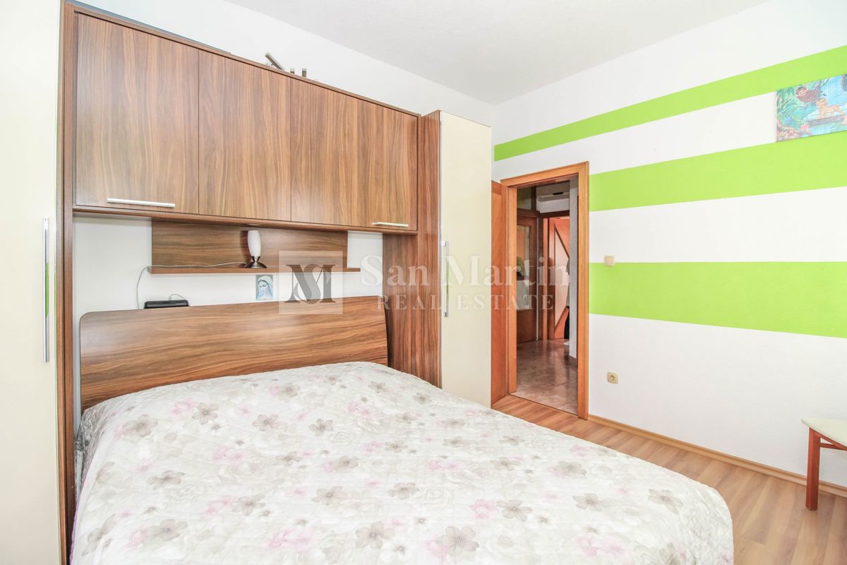 POREČ - Hiša z ločenim stanovanjem in gostilno