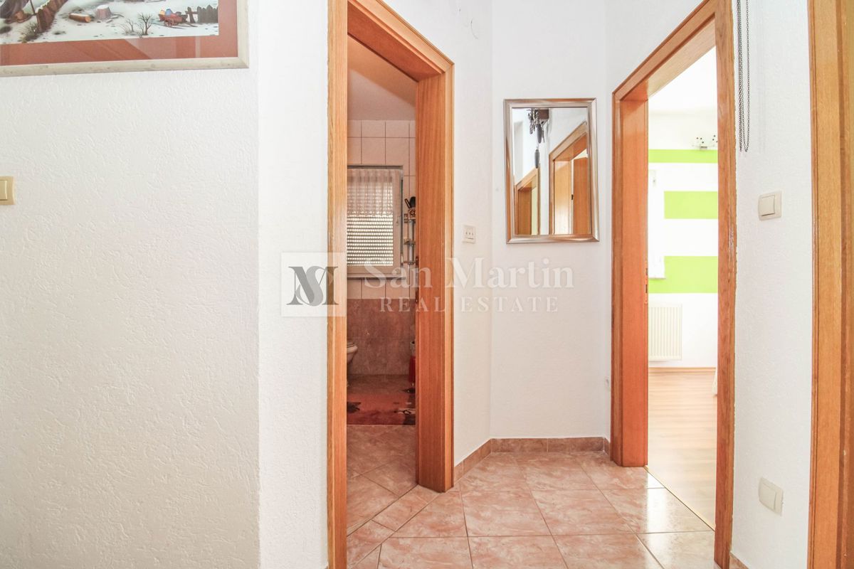 POREČ - Hiša z ločenim stanovanjem in gostilno