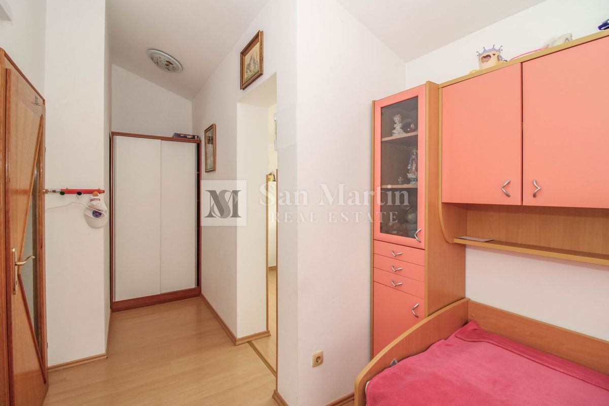 POREČ - Hiša z ločenim stanovanjem in gostilno