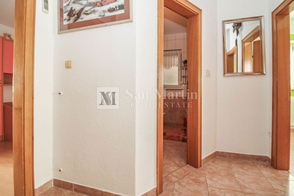 POREČ - Hiša z ločenim stanovanjem in gostilno