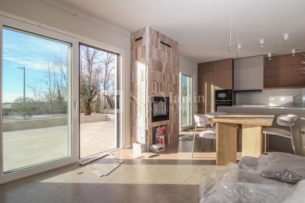 Novigrad, okolica - odlična novogradnja z bogato vsebino