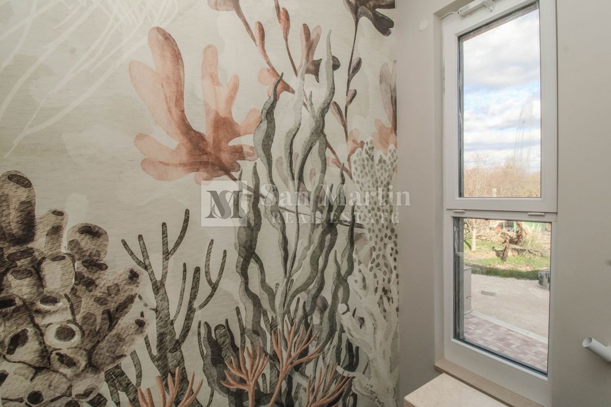 Novigrad, okolica - odlična novogradnja z bogato vsebino