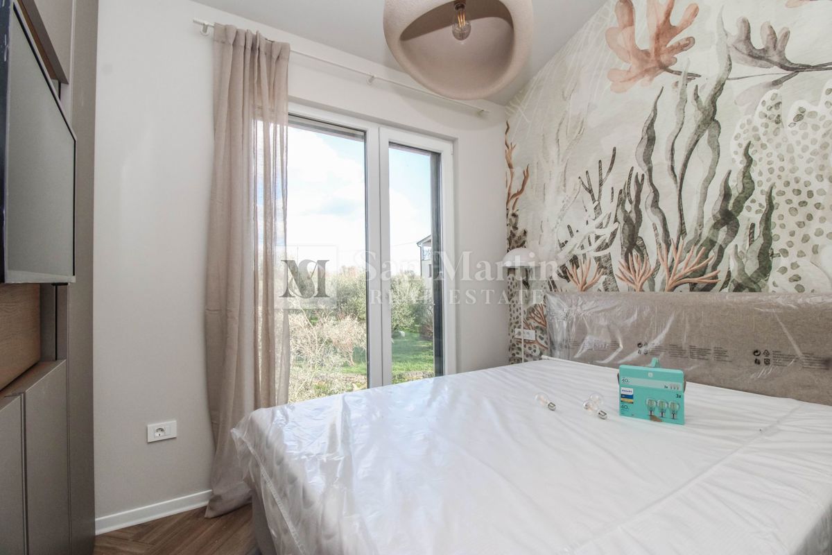 Novigrad, okolica - odlična novogradnja z bogato vsebino