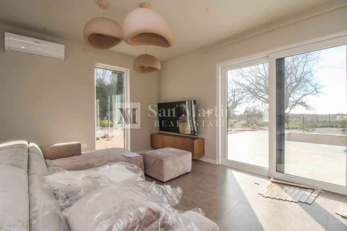 Novigrad, okolica - odlična novogradnja z bogato vsebino