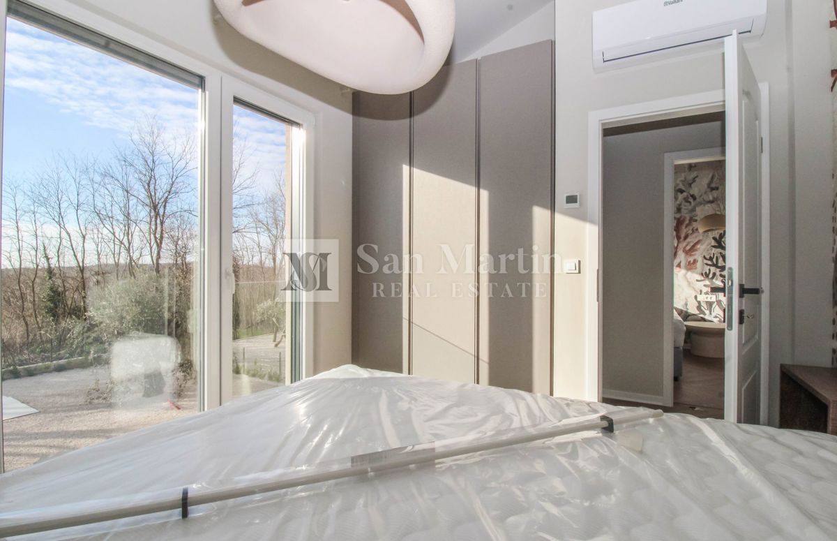 Novigrad, okolica - odlična novogradnja z bogato vsebino