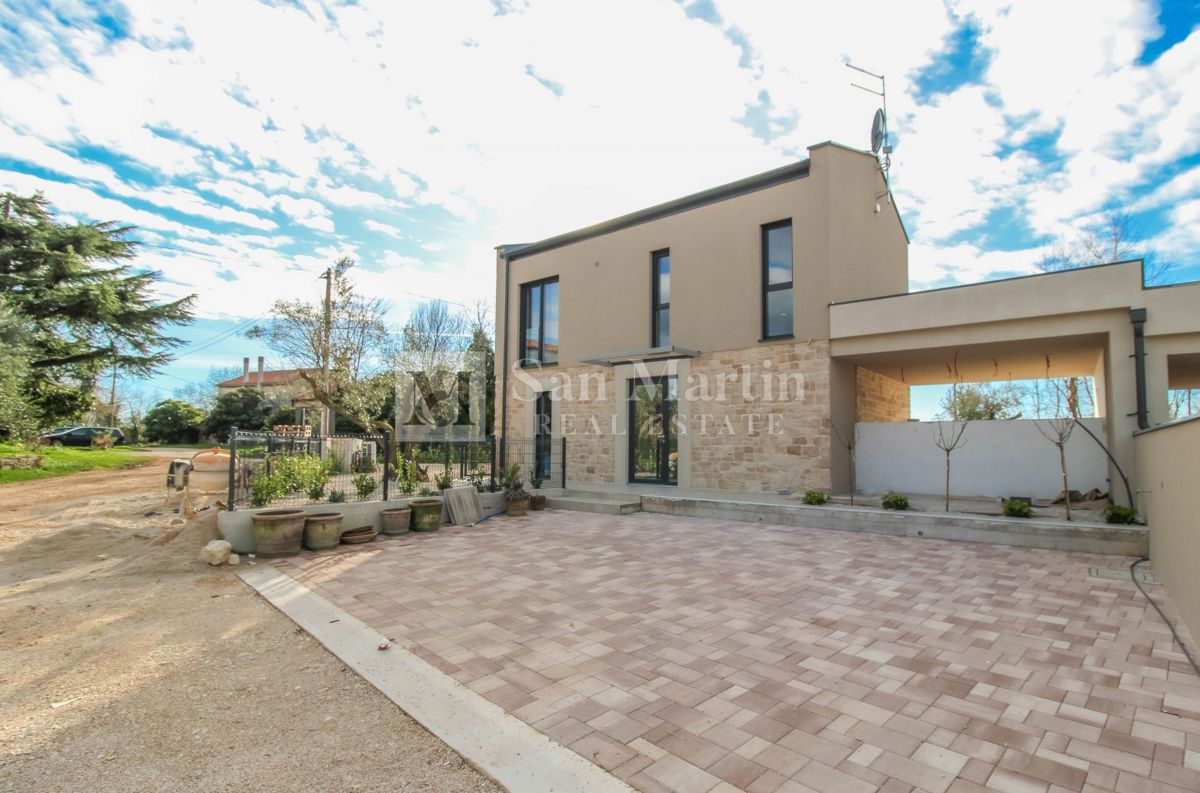 Novigrad, okolica - odlična novogradnja z bogato vsebino