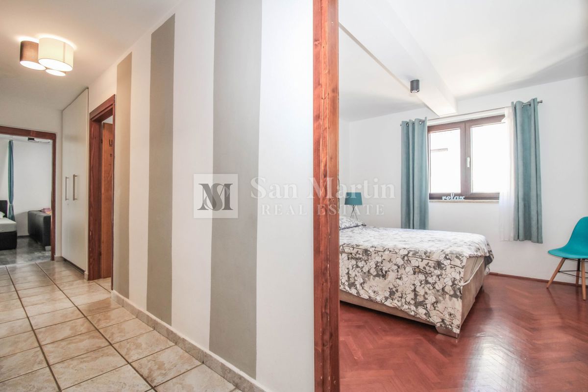 Poreč, širši center - stanovanje v bližini plaže na iskani lokaciji
