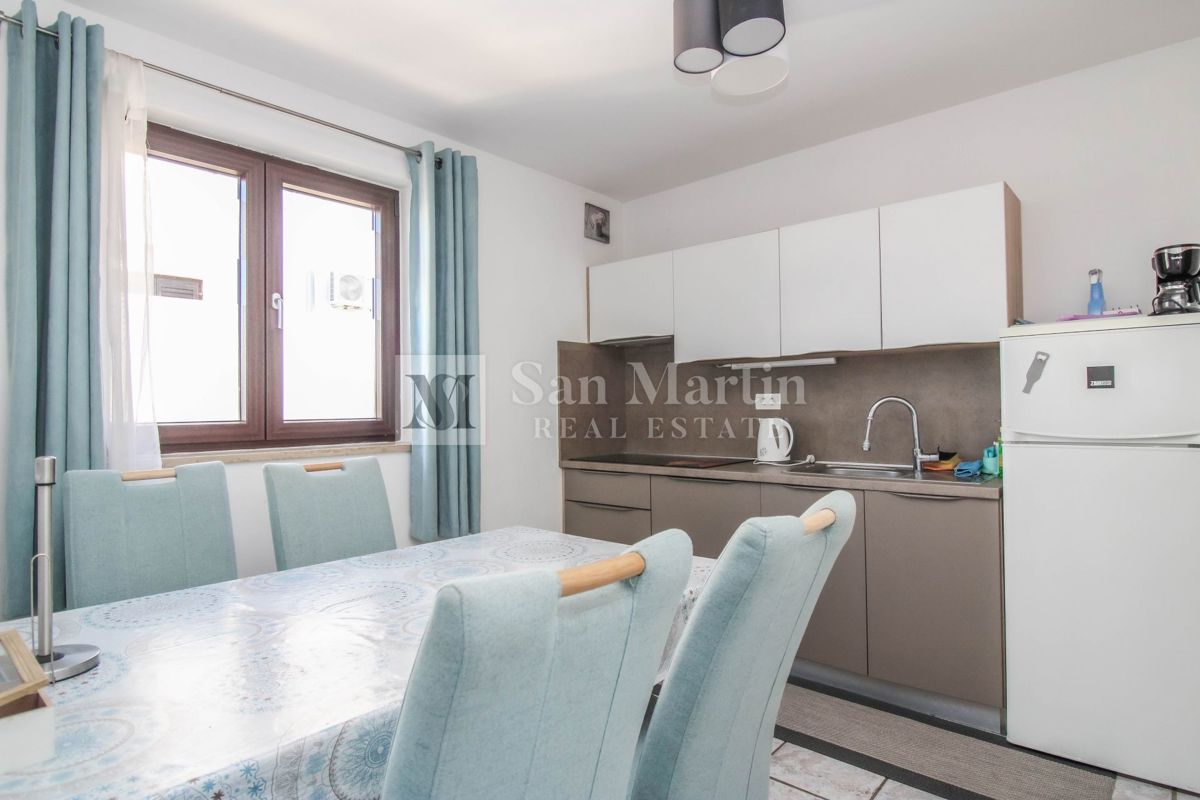 Poreč, širši center - stanovanje v bližini plaže na iskani lokaciji