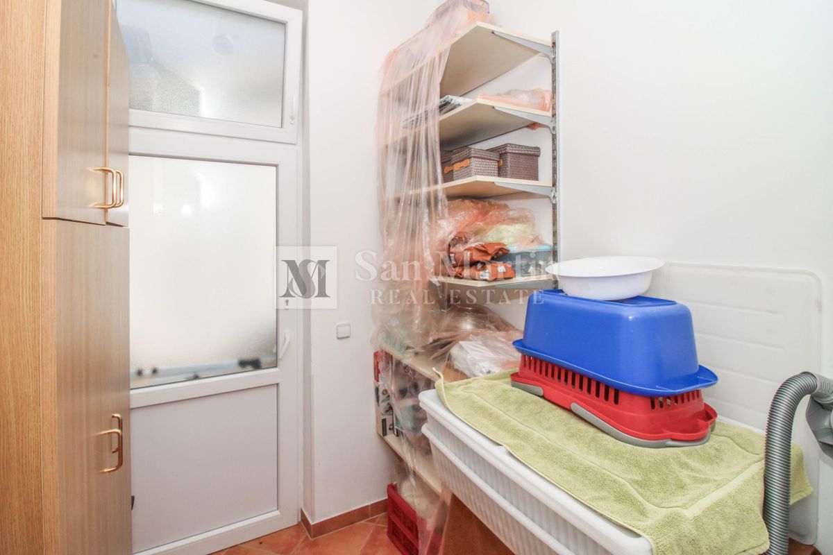 POREČ, hiša s 3 spalnicami in bazenom