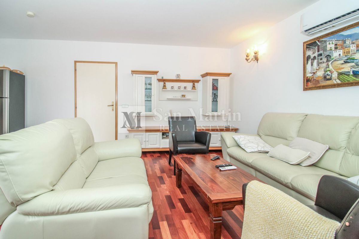 POREČ, hiša s 3 spalnicami in bazenom