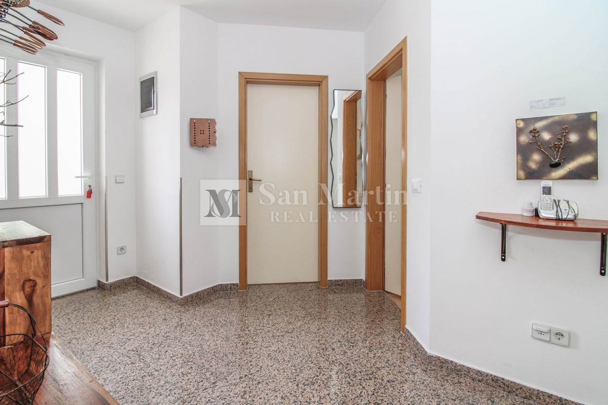 POREČ, hiša s 3 spalnicami in bazenom