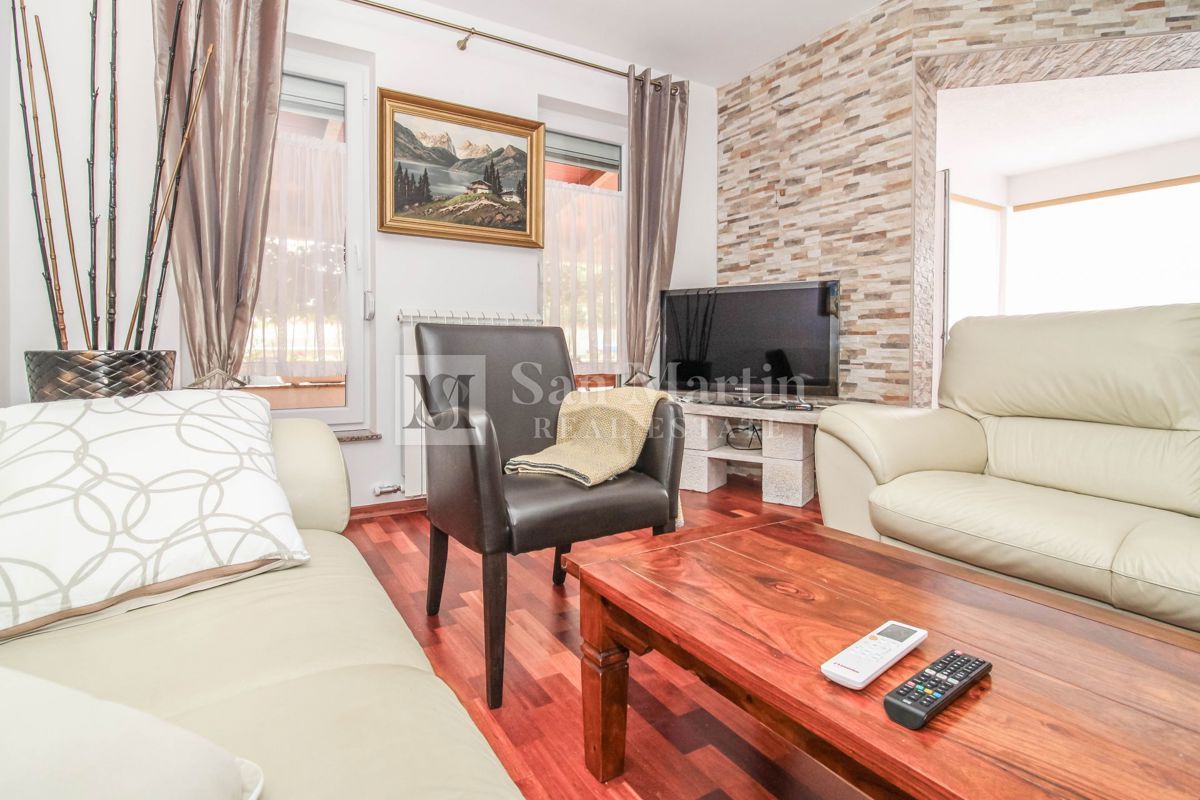 POREČ, hiša s 3 spalnicami in bazenom
