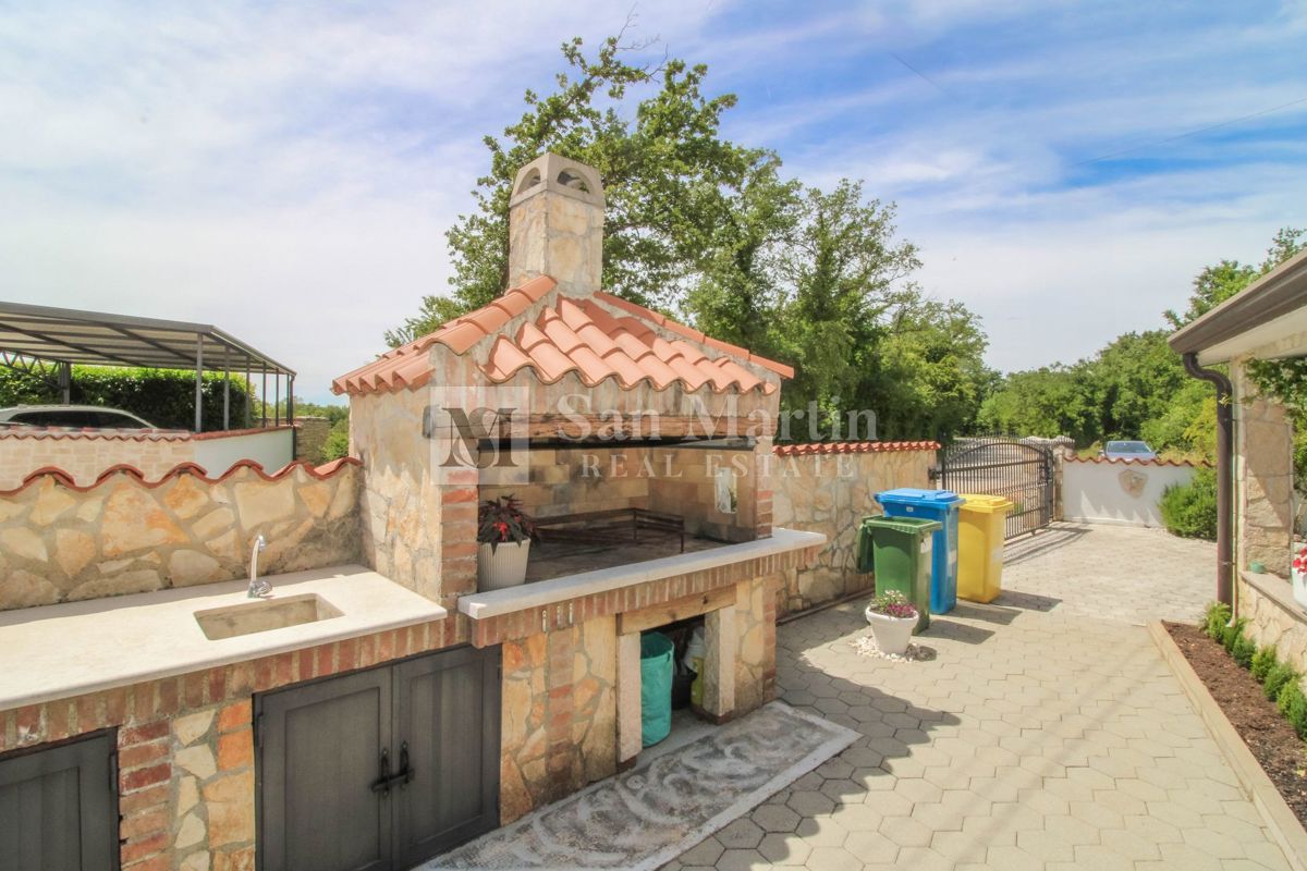 POREČ, hiša s 3 spalnicami in bazenom
