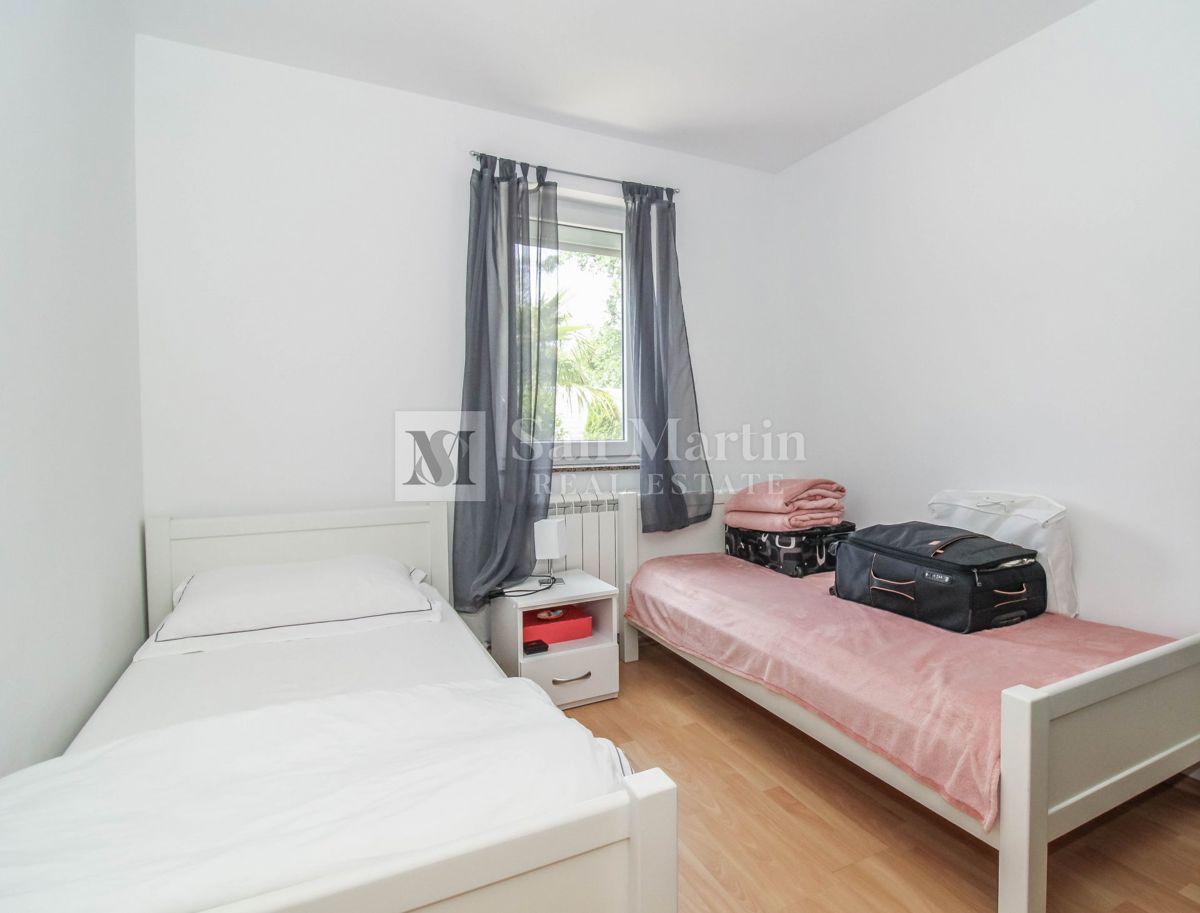 POREČ, hiša s 3 spalnicami in bazenom