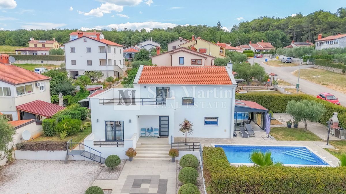 Poreč, okolica - hiša z bazenom - POGLED NA MORJE!!!